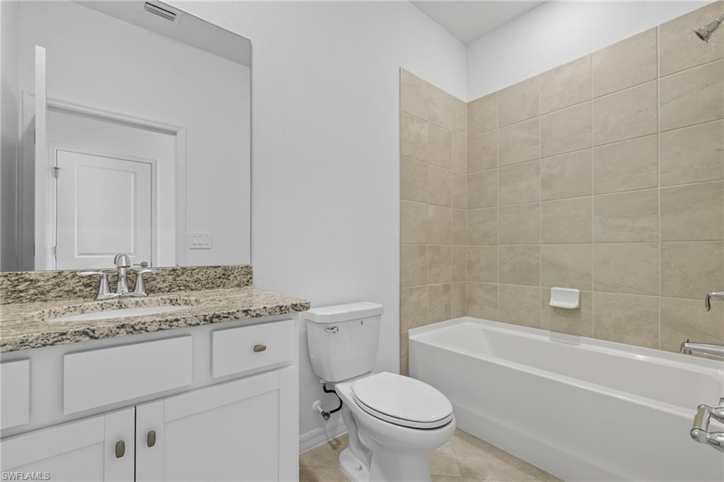 HAMPTON LAKES - Residential Lease
