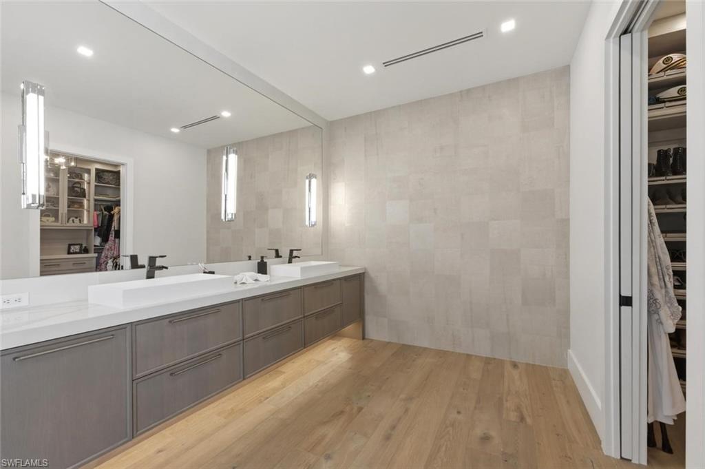 MOORINGS - Residential Lease