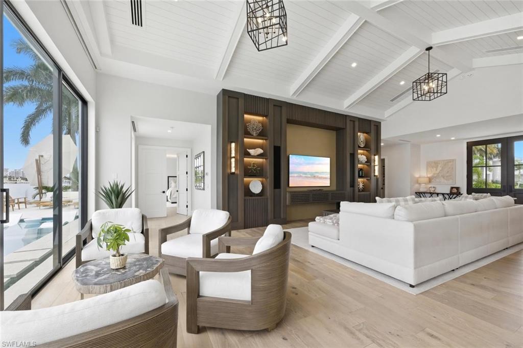 MOORINGS - Residential Lease