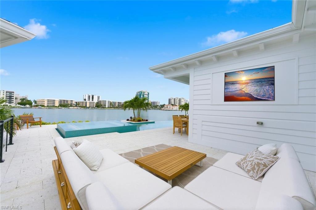 MOORINGS - Residential Lease