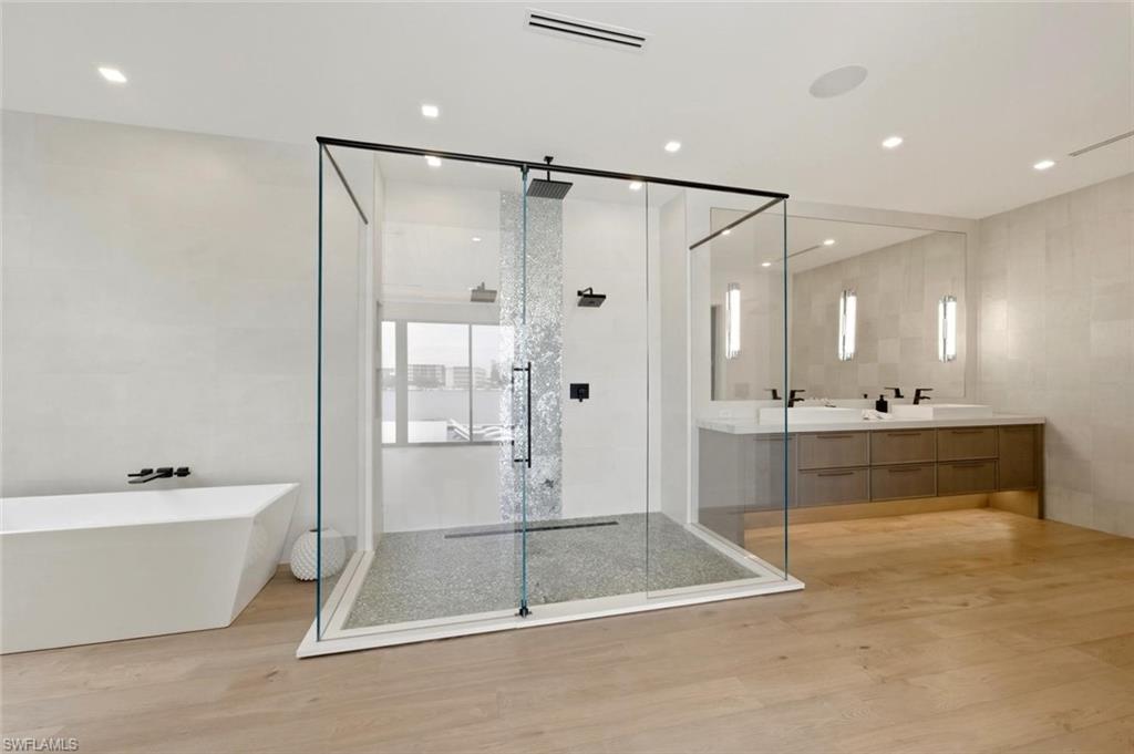 MOORINGS - Residential Lease