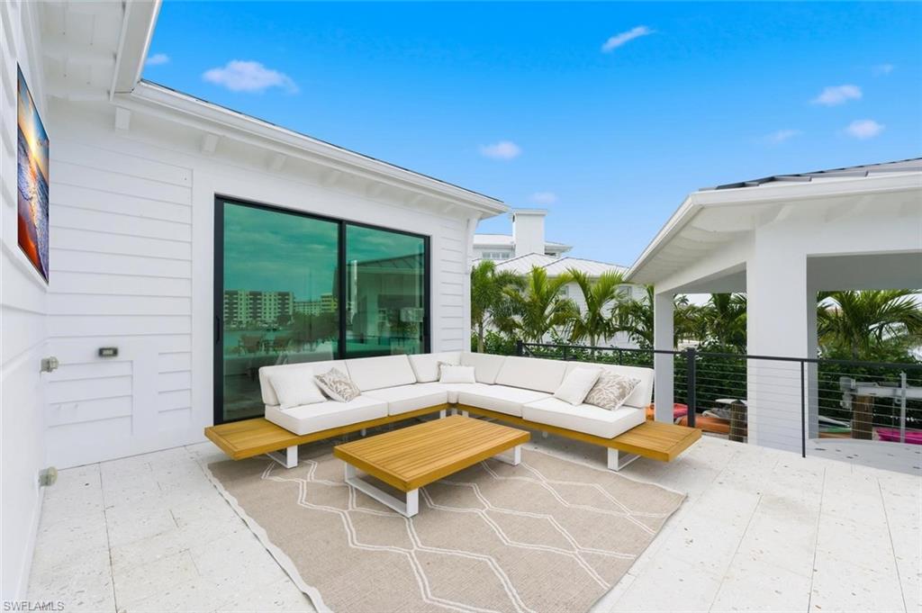 MOORINGS - Residential Lease