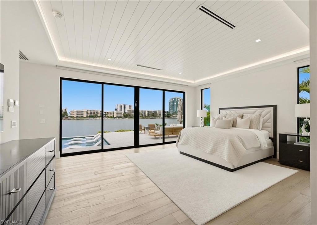 MOORINGS - Residential Lease