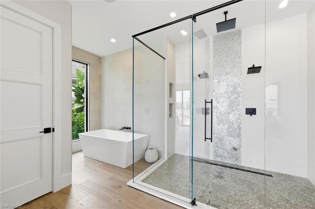MOORINGS - Residential Lease