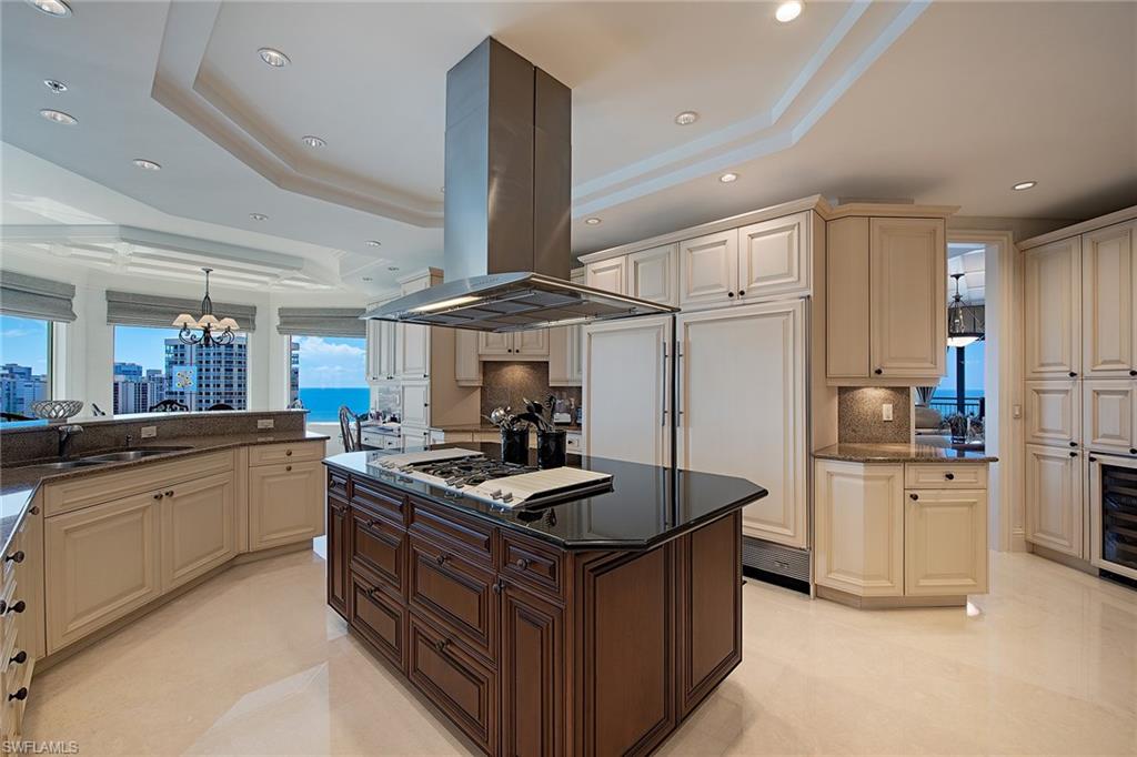 SEASONS AT NAPLES CAY - Residential