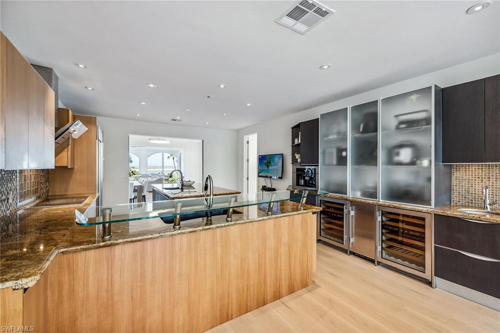 HIDEAWAY BEACH - Residential