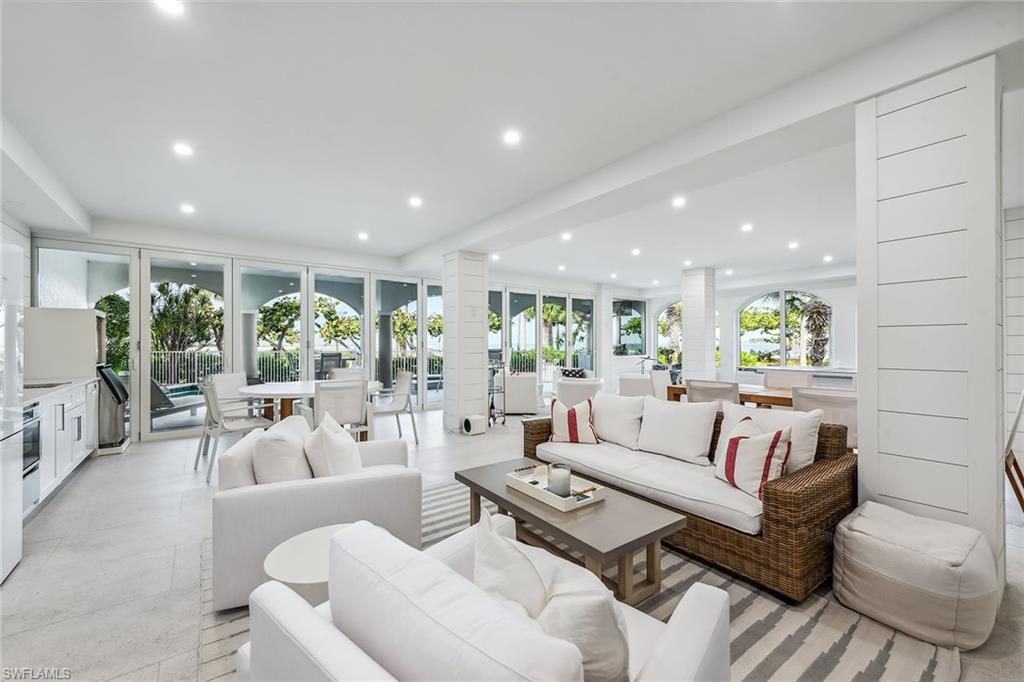 HIDEAWAY BEACH - Residential