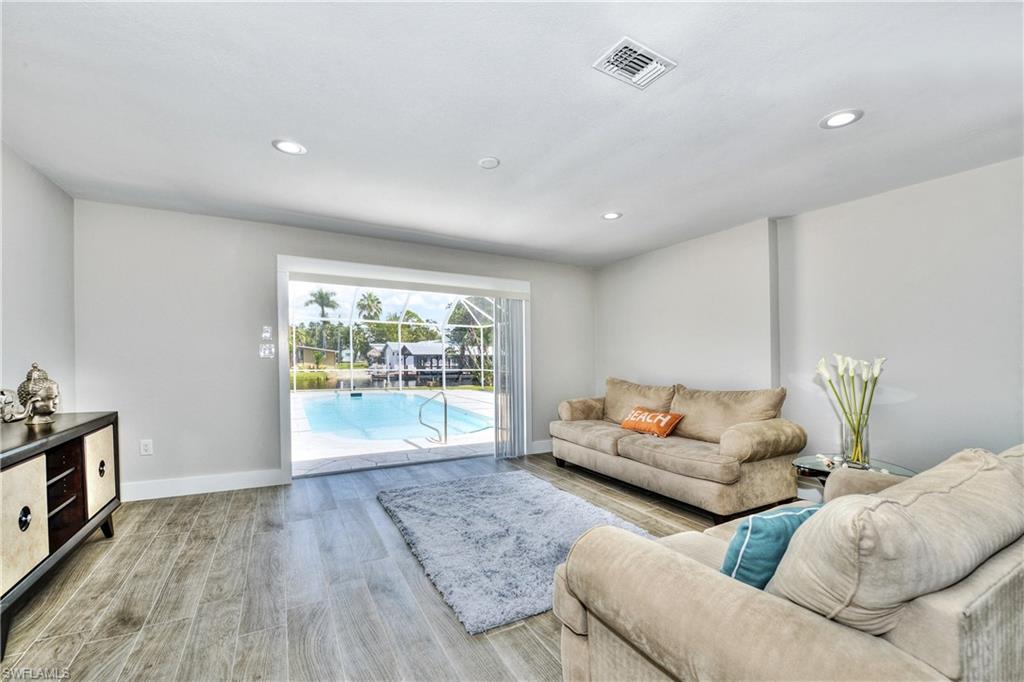 IMPERIAL SHORES - Residential