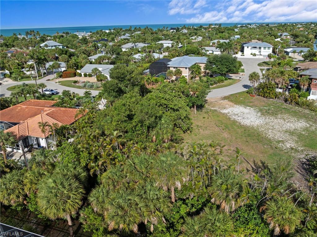 EAST ROCKS - Land