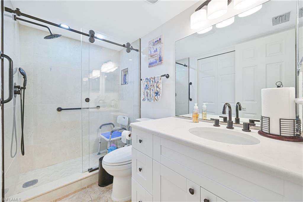 ADMIRALTY YACHT & RACQUET CLUB - Residential