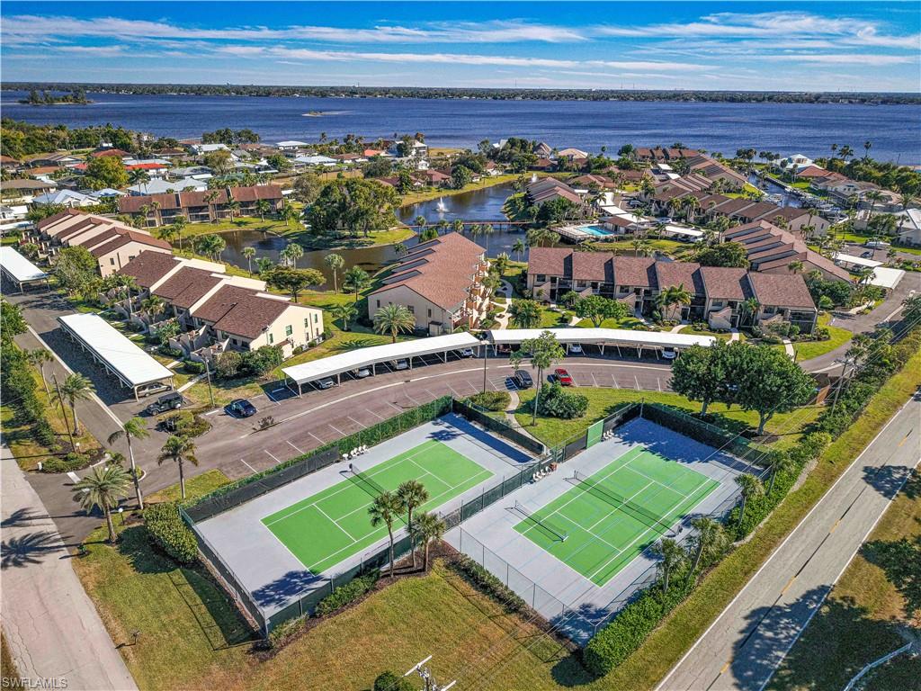 ADMIRALTY YACHT & RACQUET CLUB - Residential