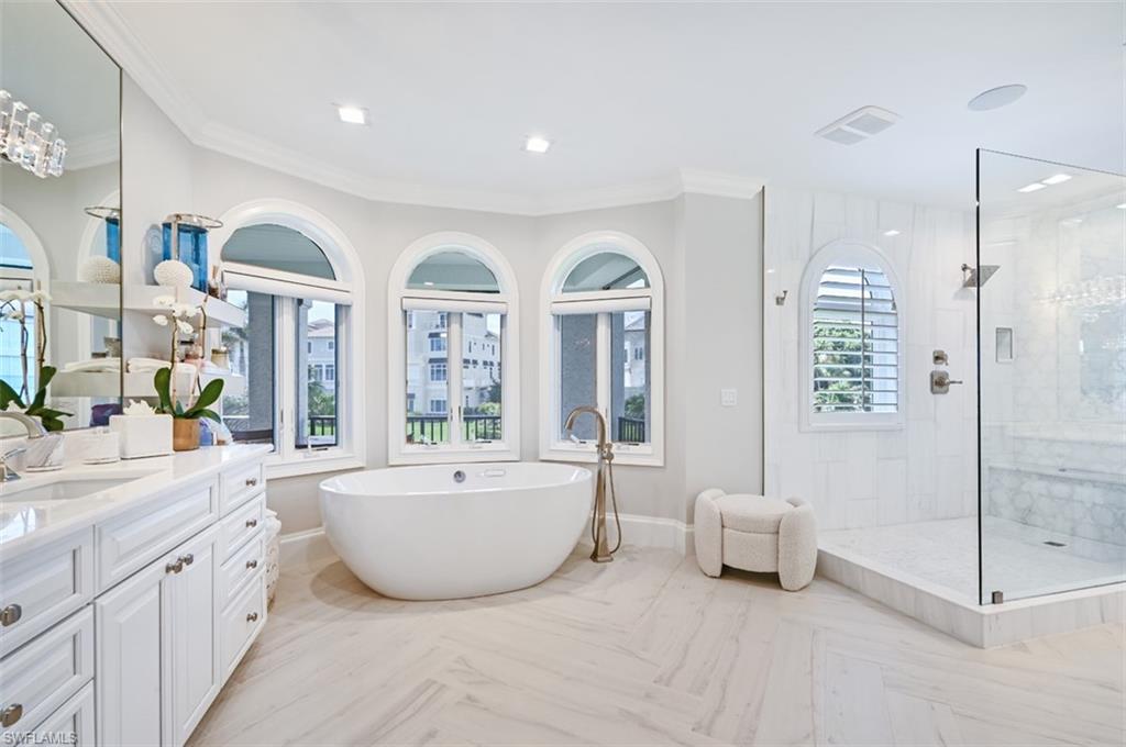 BAREFOOT BEACH - Residential
