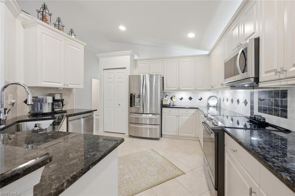 SATURNIA LAKES - Residential