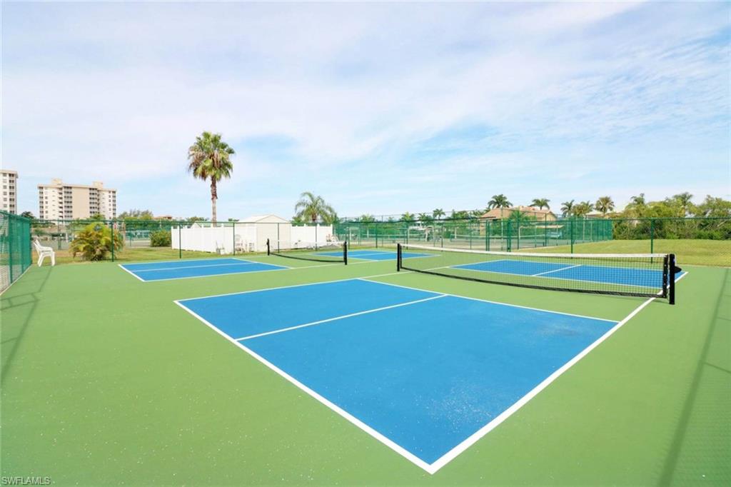 BEACH AND TENNIS CLUB - Residential