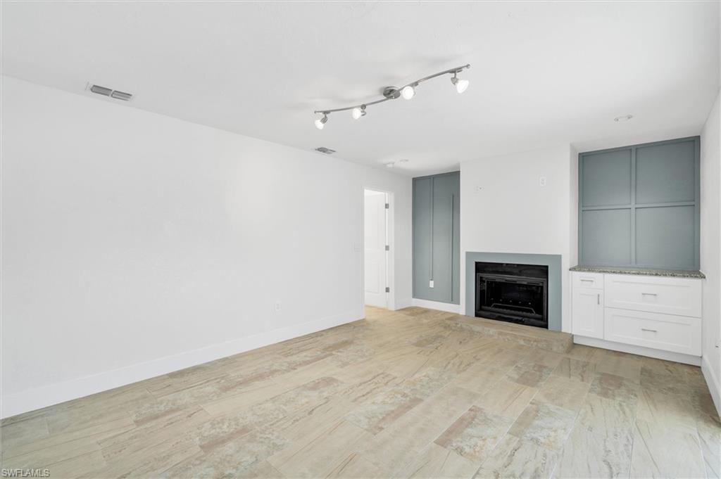ISLAND PARK WOODLANDS - Residential