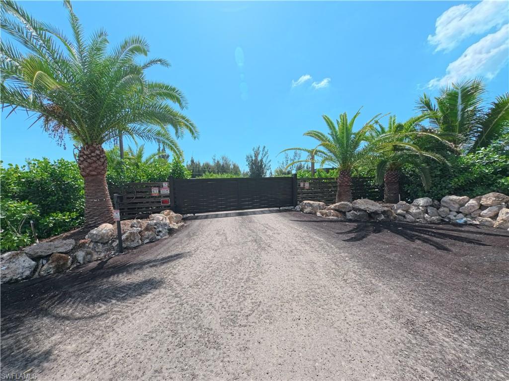 PINE ISLAND - Land