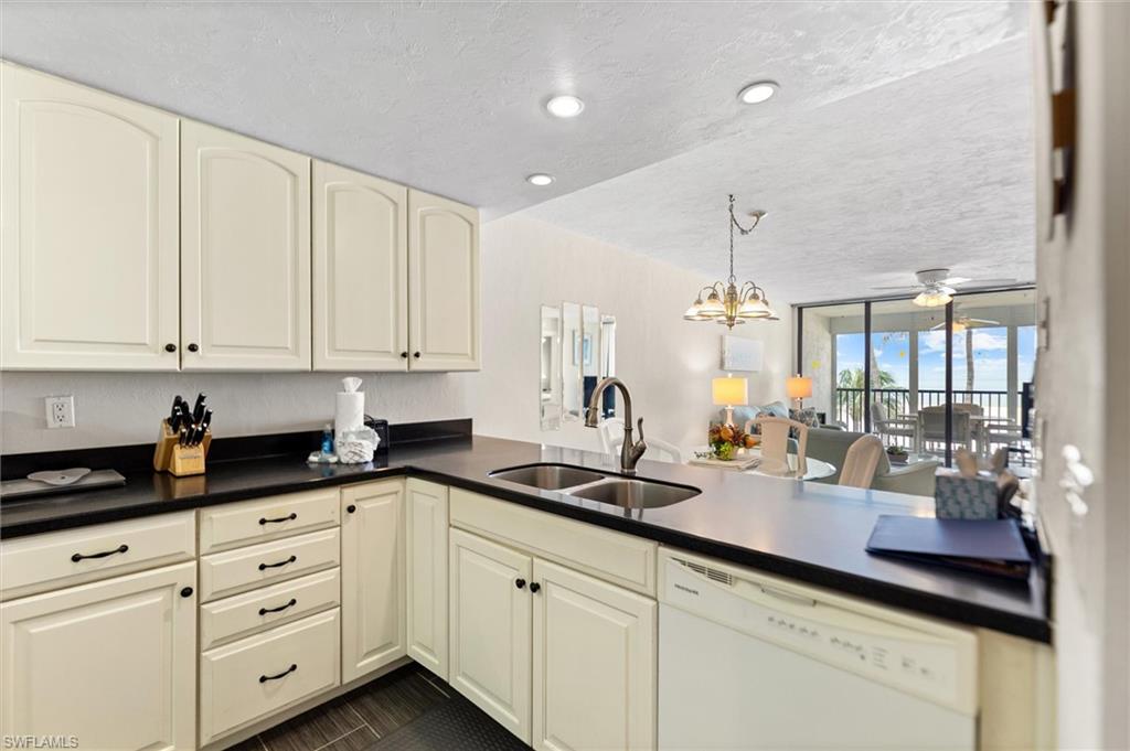 SUNSET CONDO - Residential