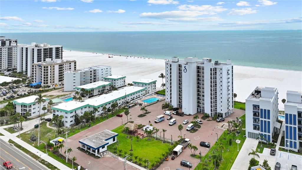 SUNSET CONDO - Residential
