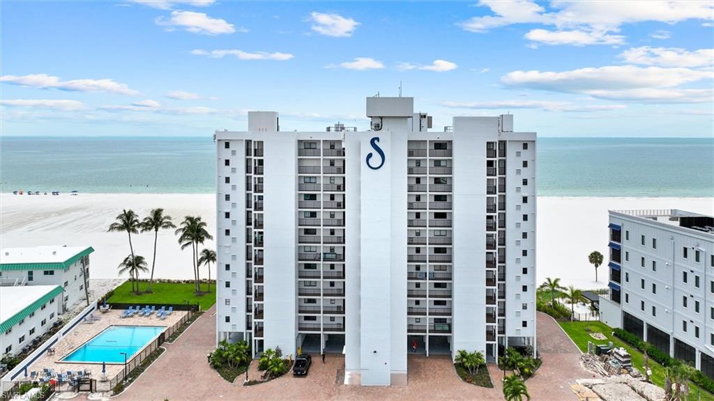 SUNSET CONDO - Residential