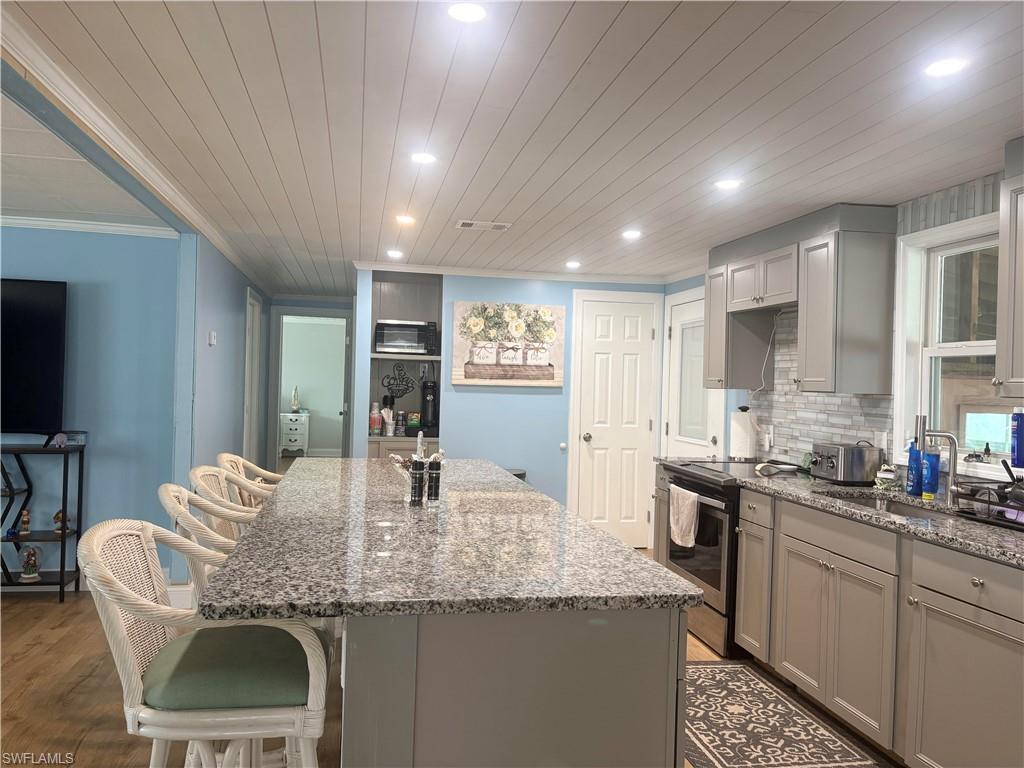 LAUREL ESTATES - Residential