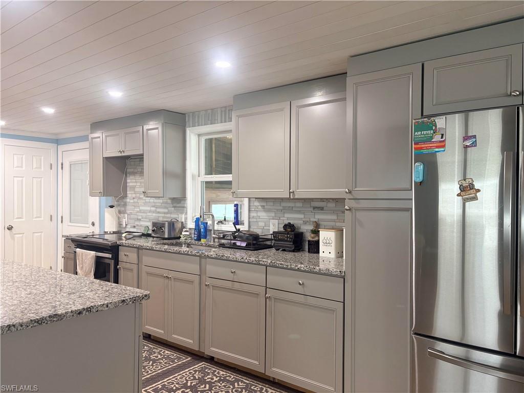 LAUREL ESTATES - Residential