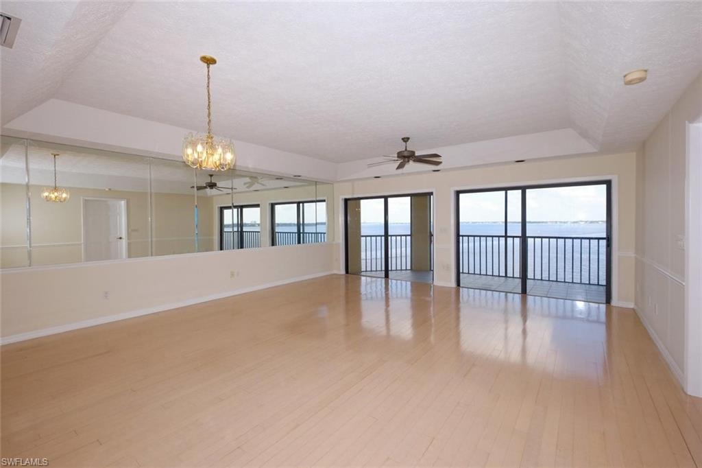RIVERS CONDO - Residential