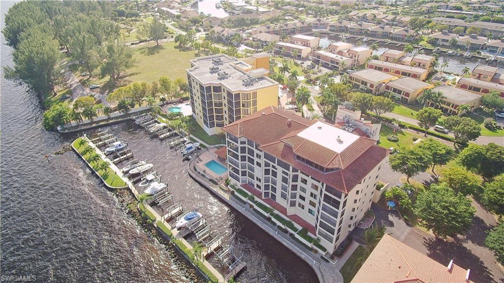RIVERS CONDO - Residential