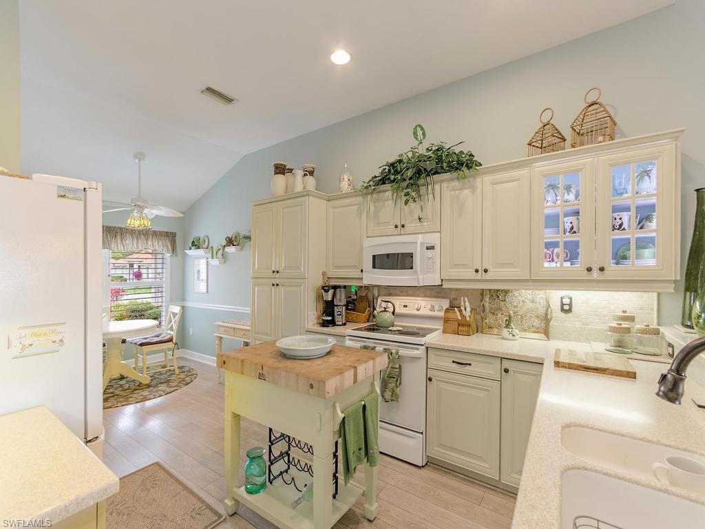 CARLTON LAKES - Residential