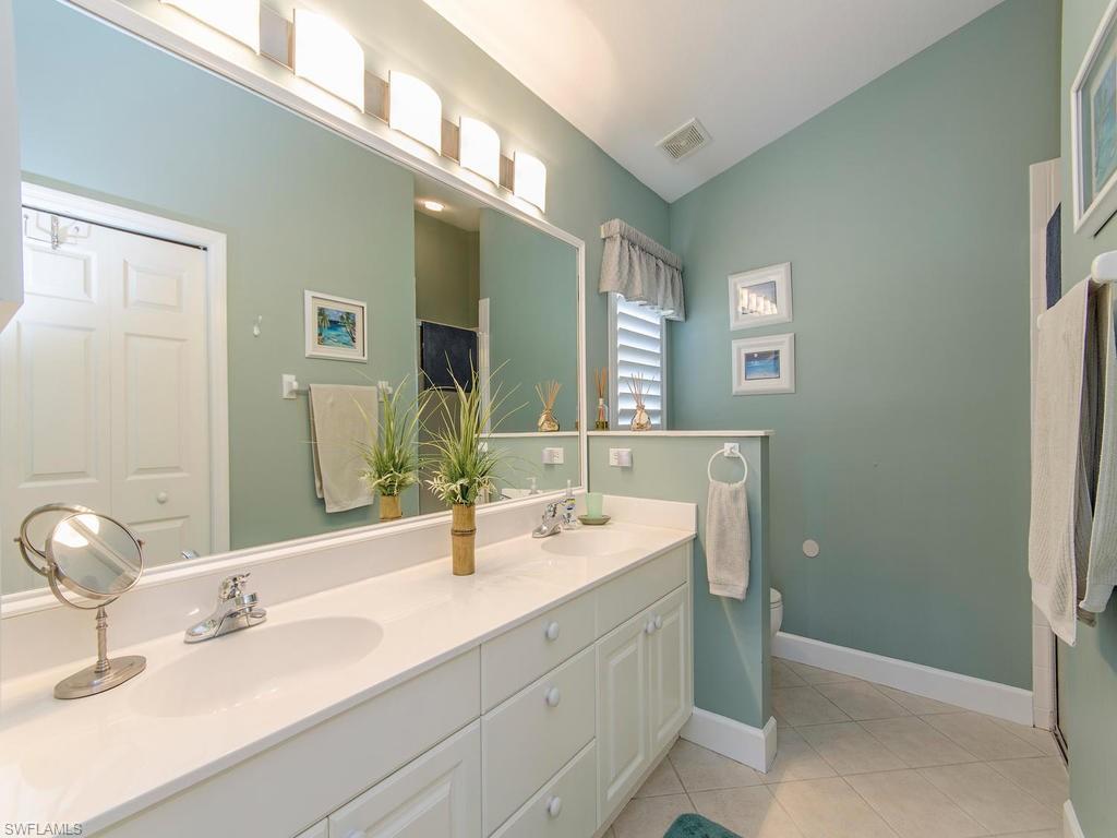 CARLTON LAKES - Residential