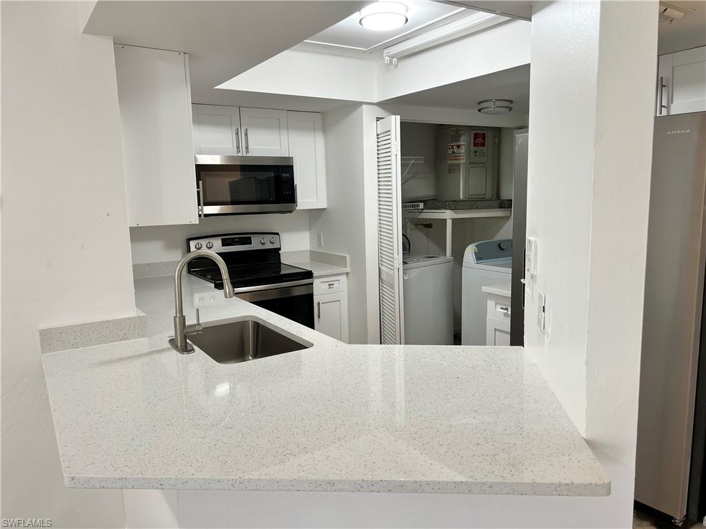 MOTIVATED SELLER!!!!! REMODELED 2 Bed / 1 Bath, NEW APPLIANCES AND KITCHEN!!! MOVE IN READY!
