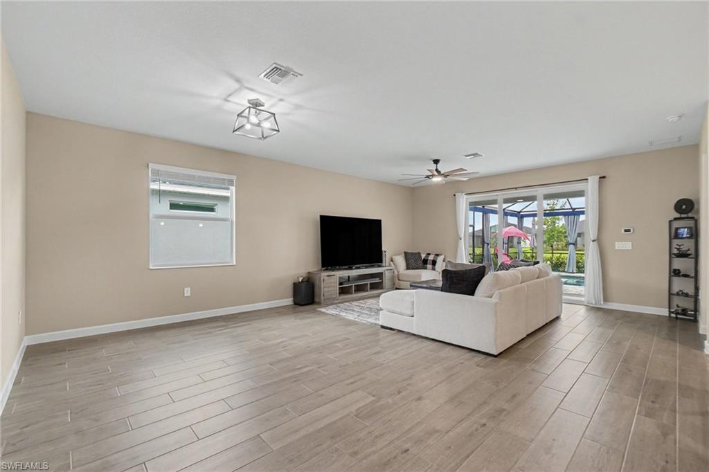 TUCKERS COVE - Residential