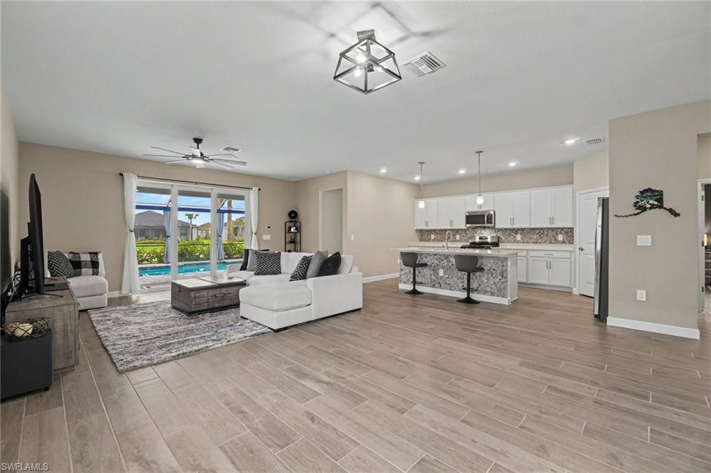 TUCKERS COVE - Residential