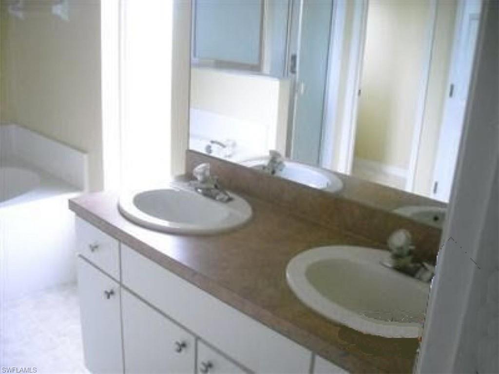 VARSITY LAKES - Residential Lease