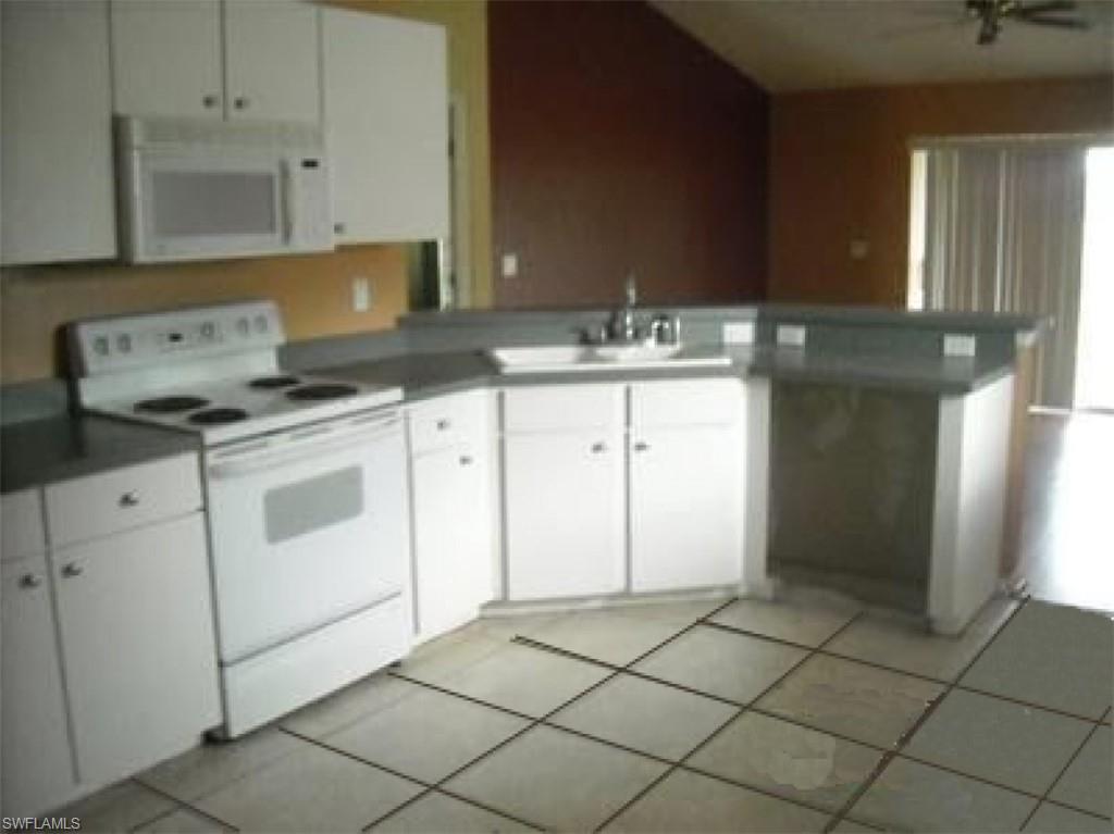 VARSITY LAKES - Residential Lease