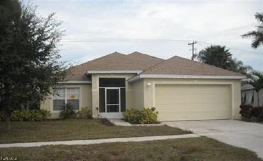 This spacious open floor plan has 3 bedrooms, 2 full baths, 2-car garage, tile throughout, screened lanai, and fully fenced private backyard is
located in the gated community of Varsity Lakes. Walking distance to school and library.