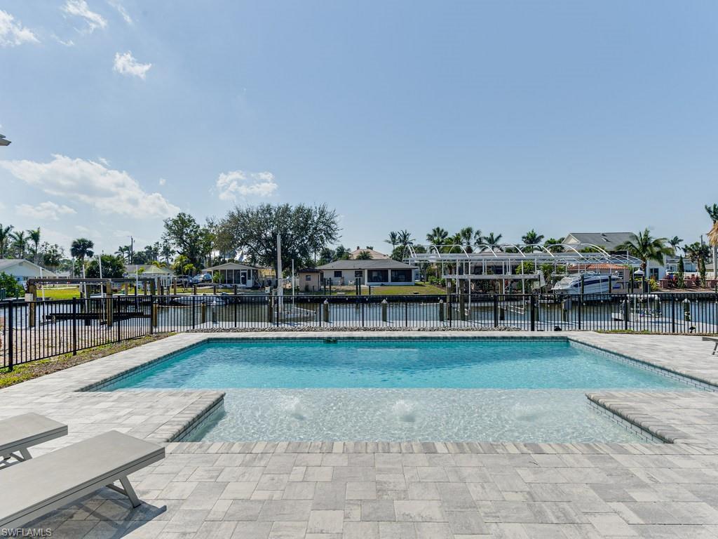 IMPERIAL SHORES - Residential