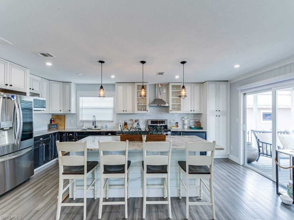 IMPERIAL SHORES - Residential