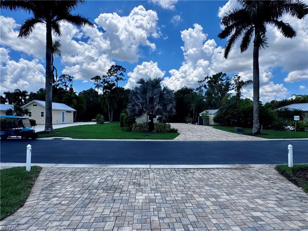 RIVERBEND MOTORCOACH RESORT - Land
