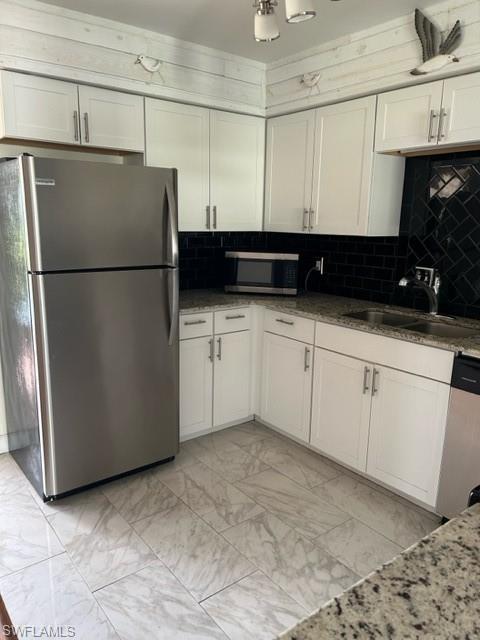 COCOHATCHEE VILLAS - Residential Lease