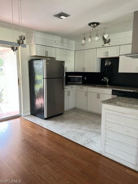 COCOHATCHEE VILLAS - Residential Lease