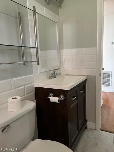 COCOHATCHEE VILLAS - Residential Lease