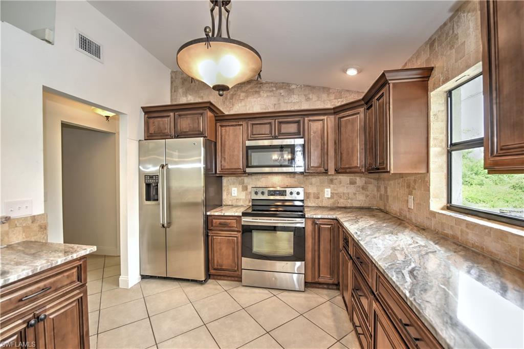 TWIN LAKE ESTATES - Residential