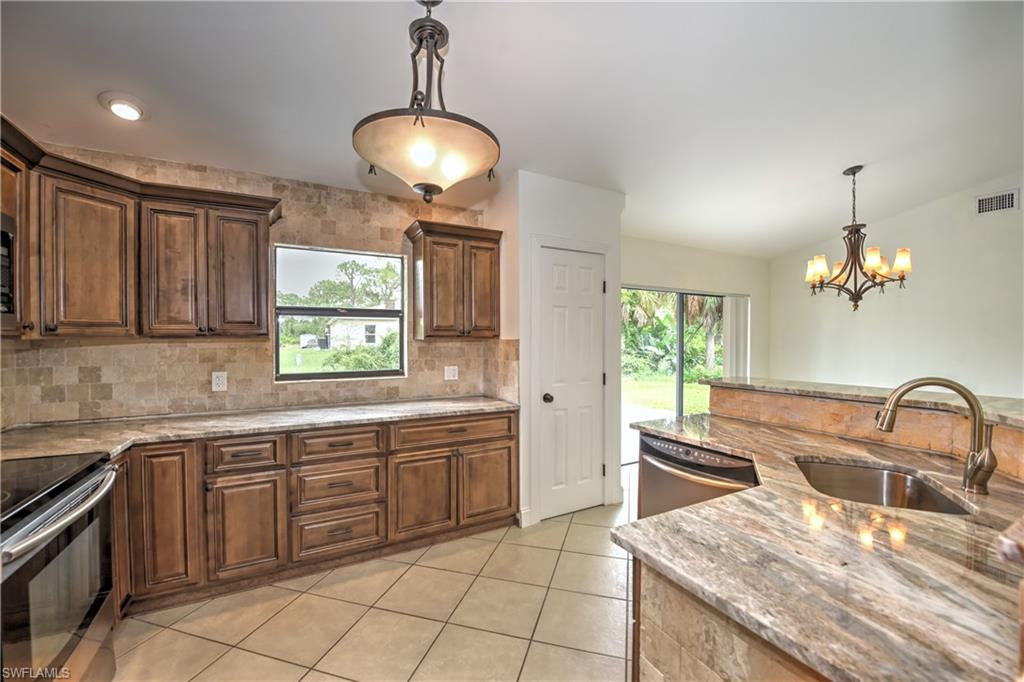 TWIN LAKE ESTATES - Residential