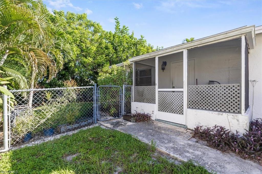 NAPLES PARK - Residential Income