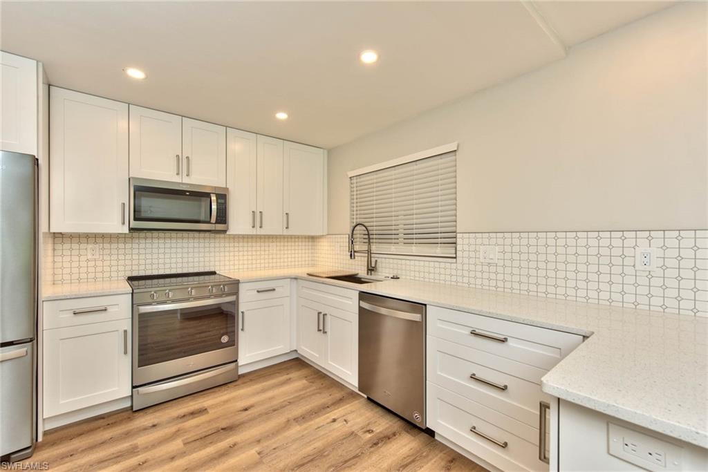 SWAN LAKE CLUB - Residential