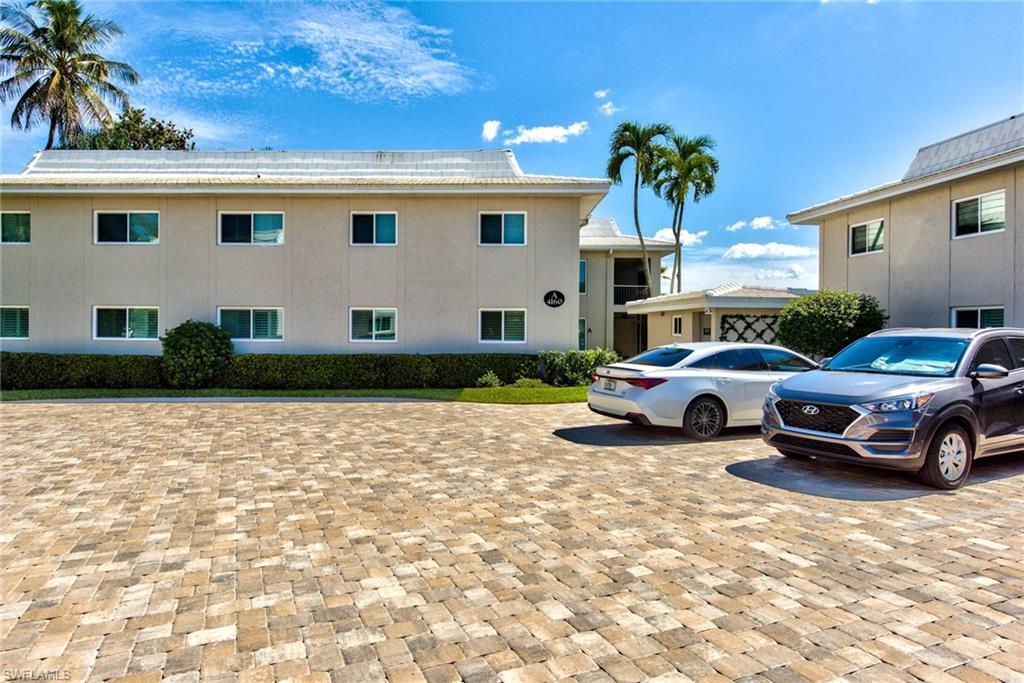 SWAN LAKE CLUB - Residential
