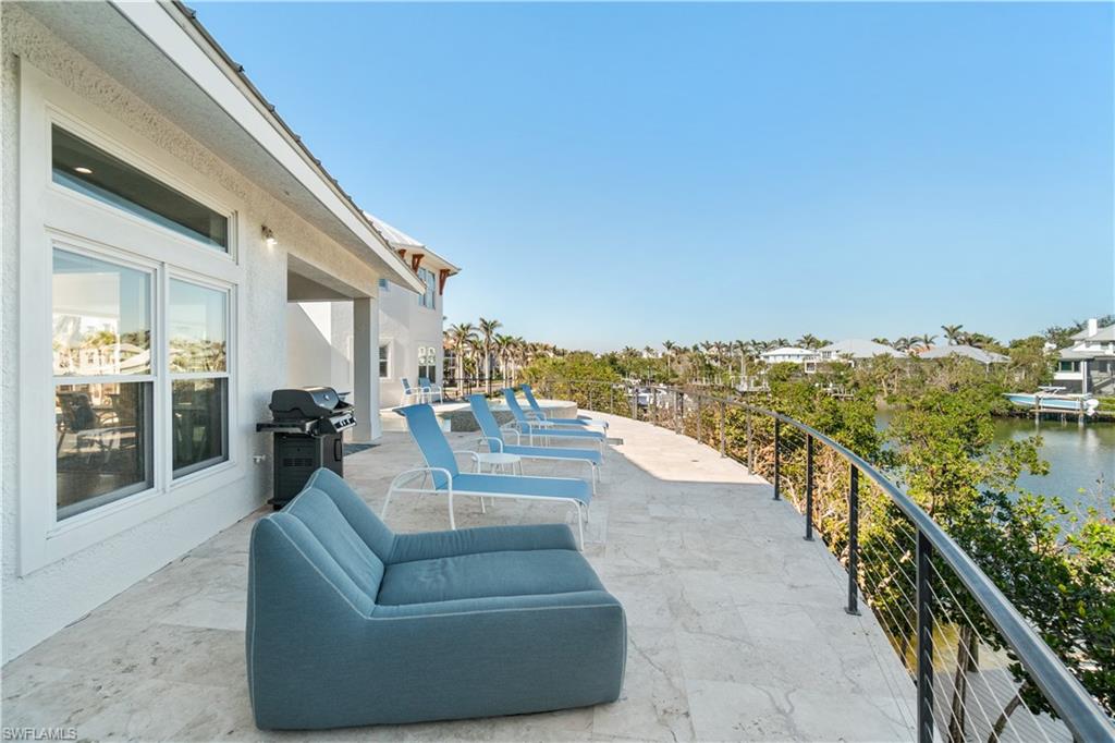 BAREFOOT BEACH - Residential