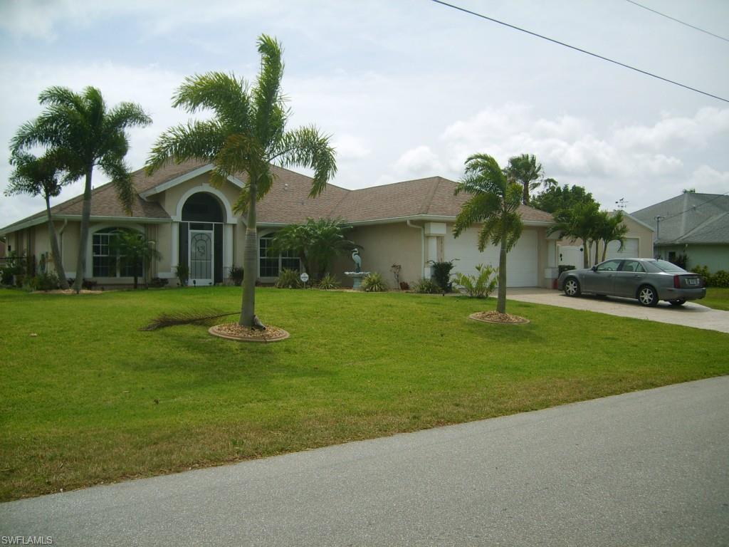 A wide water (over 200ft intersecting canal) makes the view from your lani one of the most outstanding in the area sure to please the most discriminating Buyer. Built in 2004 by Aranda Homes this property is located on a oversize 3 lot site and offers a great room floor plan with separate den/office area located just off the main living area. Oversize lani and pool area make the home perfect for entertaining pool side while enjoying the Florida lifestyle. Backyard is completely fenced and home is located outside flood zone, NO FLOOD INSURANCE REQUIRED! Built after 2002, local code changes means lower homeowner insurance costs to buyer. Beach area, shopping, restaurants, and entertainment all within a very short drive. 
Aranda built Viscaya model base price to replace is $260,000 plus upgrades plus lot, plus pool, plus 3rd garage. Priced WELL BELOW replacement value! Assessments in and paid in full.
DO NOT MISS OUT ON THIS UNIQUE OPPORTUNITY