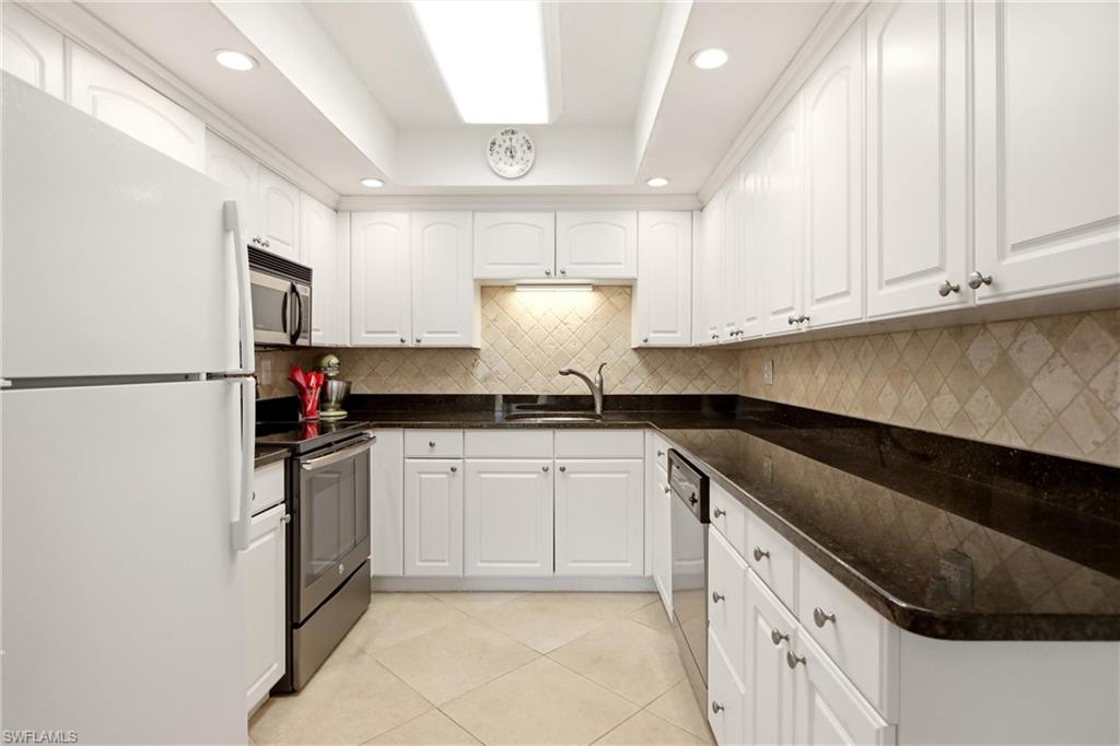 GLADES COUNTRY CLUB - Residential