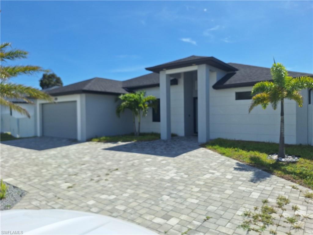 This is a PRE-FORCLOSURE POTENTIAL SHORT SALE.  All offers are subject to lender approval. This process requires patience from you and your buyer.  It has been my experience some lenders are very slow in responding. Again, expect a delayed response from the lender.  This three bedroom three bathroom pool home is being sold as is. This home is currenetly vacant and the utlities are off. Please schedule showings during sunlight.